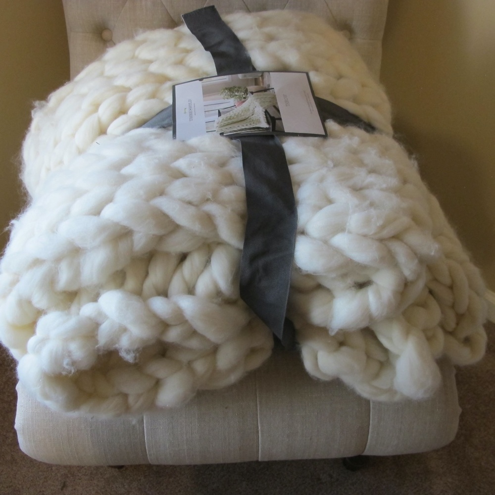 🔴🔴🔴SOLD🔴🔴🔴Threshold Super Chunky Knit Woven Throw 50" x 60" NWT - Picture 7 of 8